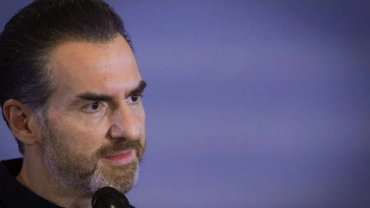 Adrian-de-la-Garza-estudianes