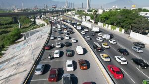 Tráfico-paseo-de-los-leones-monterrey-contrafñujo | Tu Colonia Nuevo León