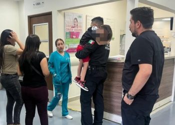 policías-auxilian-a-menor-de-edad