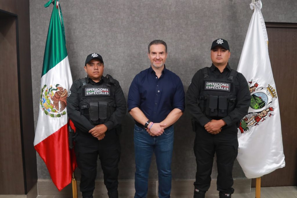 Alcalde De Monterrey Reconocerá a Dos Oficiales Que Auxiliaron a Menor