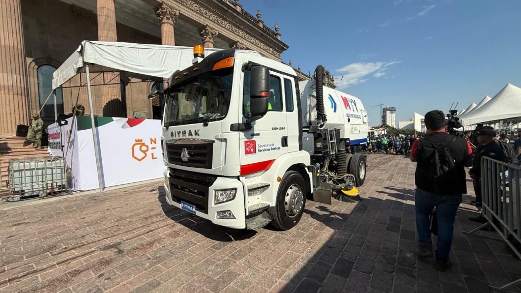 Servicios-públicos-de-monterrey-centro-de-monterrey-operativo-de-limpieza-barrido-y-recolección-evento-masivo