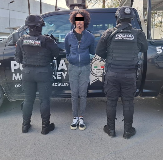 Hombre-armado-es-detenido-en-un-operativo-de-vigilancia-en-monterrey-mejorando-la-seguridad-urbana