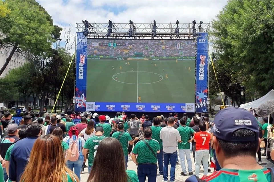 Image | Tu Colonia Nuevo León Large Outdoor Crowd Watching a Soccer Match on a Giant Screen in a Park or Plaza with Regio Fest Banners Nearby. | Tu Colonia Nuevo León