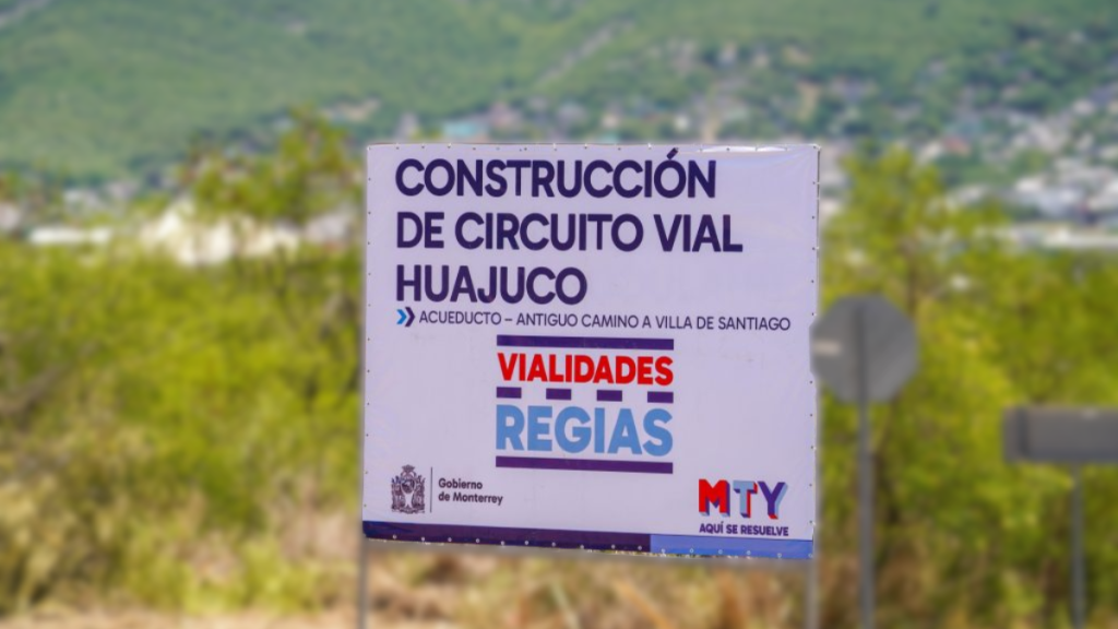 Road Construction Sign in Spanish Announcing a New Vial Circuit Project (huajuco), with Government Logos at the Bottom. | Tu Colonia Nuevo León