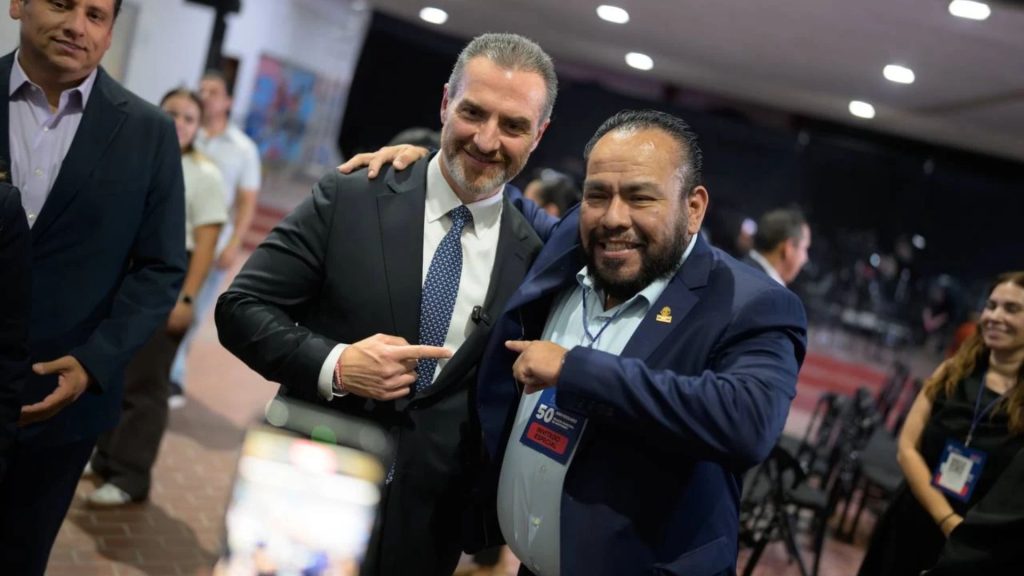Aniversario-palacio-municipal-adrian | Tu Colonia Nuevo León El Pan Cobija a Adrián De La Garza En El Palacio De Monterrey | Tu Colonia Nuevo León