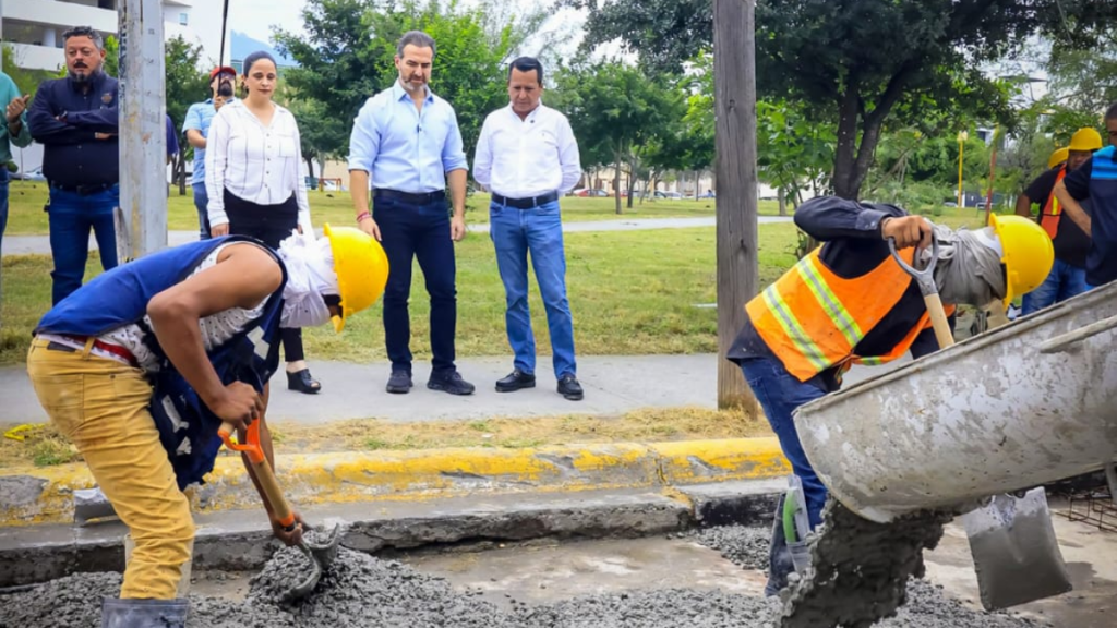 Adrián De La Garza Supervisa Rehabilitación De Pavimento. | Tu Colonia Nuevo León