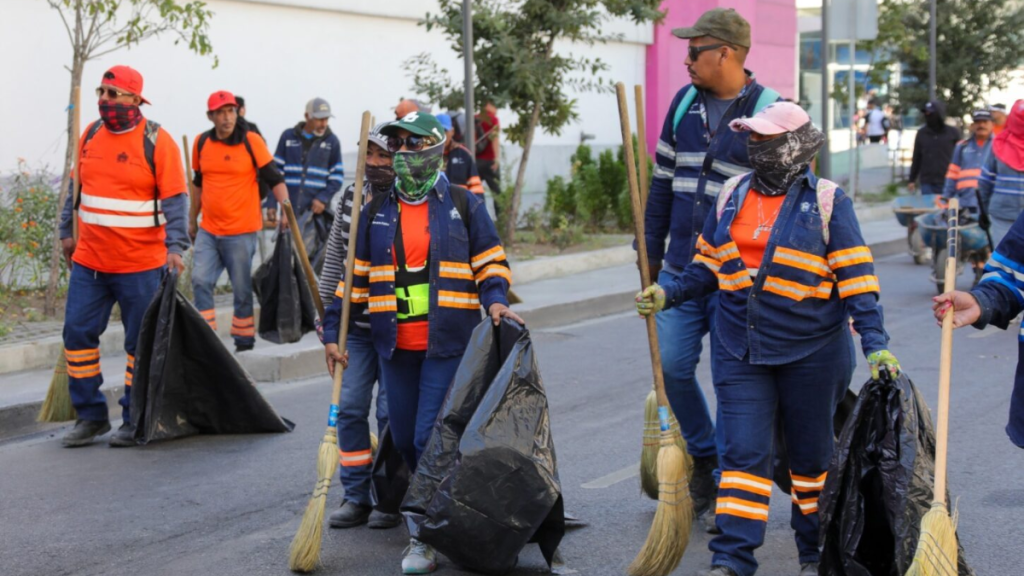 Limpia Servicios Públicos De Monterrey Calles Tras Desfile Revolucionario. | Tu Colonia Nuevo León